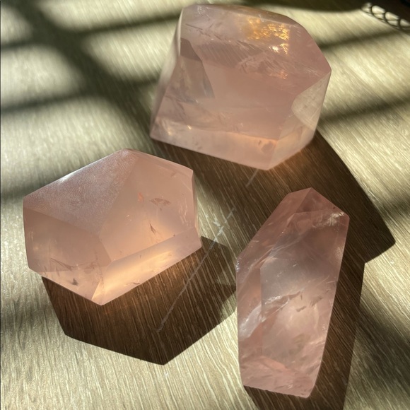 Top Quality Rise Quartz Freeforms- Small - Picture 3 of 4